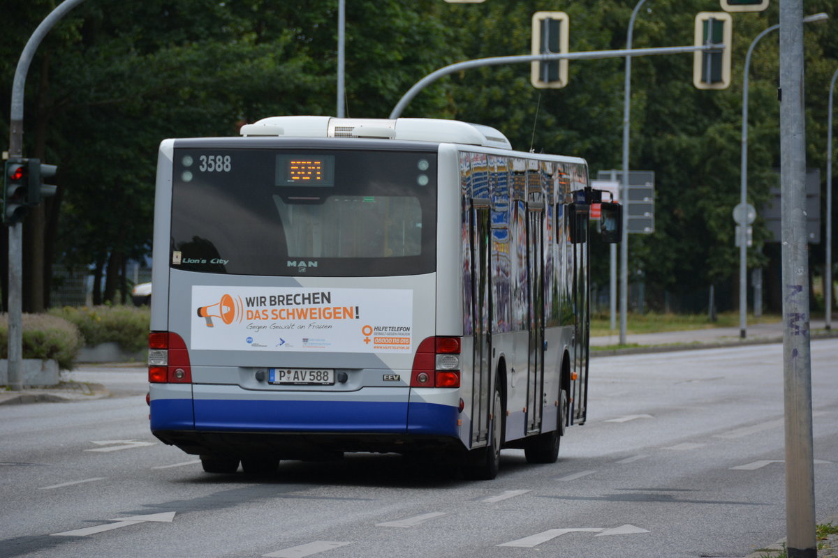 Am 17.07.2016 fährt P-AV 588 auf der Linie 601 nach Potsdam Hauptbahnhof. Aufgenommen wurde ein MAN Lion's City vom Betriebshof Stahnsdorf / Teltow, Warthestraße. 