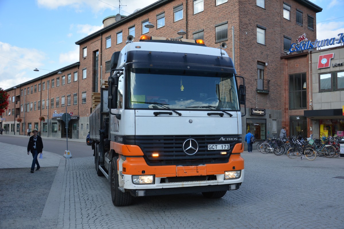 Am 17.09.2014 steht GCT 173 (Mercedes Benz Actros) in der Innenstadt von Eskilstuna.
