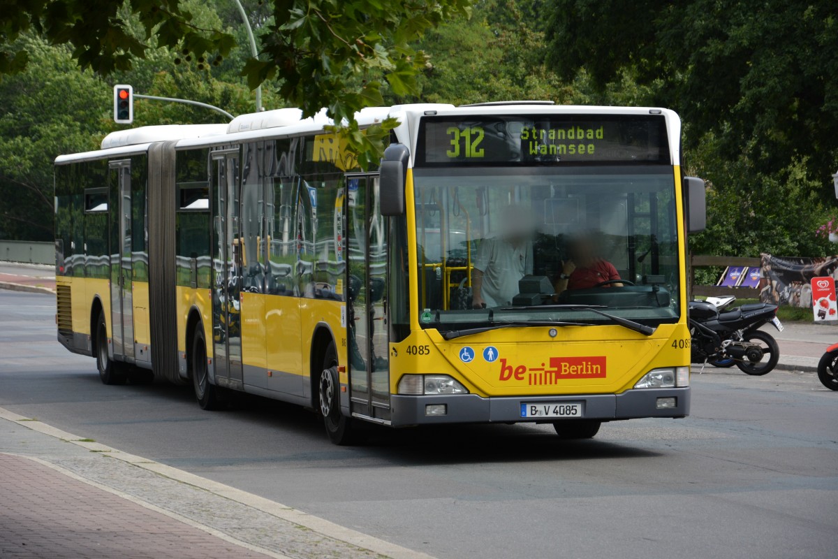 Am 18.07.2015 fährt B-V 4085 auf der Linie 312 zum Strandband Wannsee. Aufgenommen wurde ein Mercedes Benz Citaro / Berlin Am Beelitzhof. 