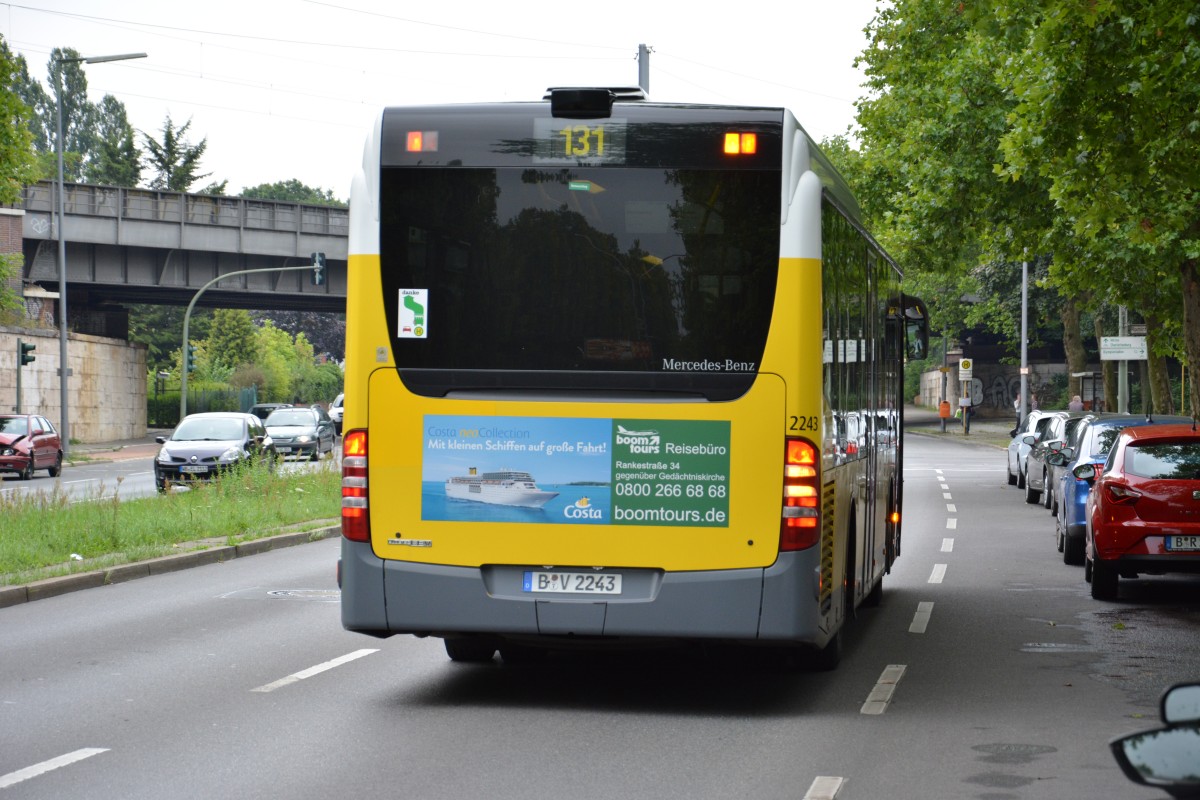 Am 19.07.2015 fährt B-V 2243 auf der Linie 131. Aufgenommen wurde ein Mercedes Benz Citaro Facelift Low Entry / Berlin U-Bahnhof Ruhleben. 