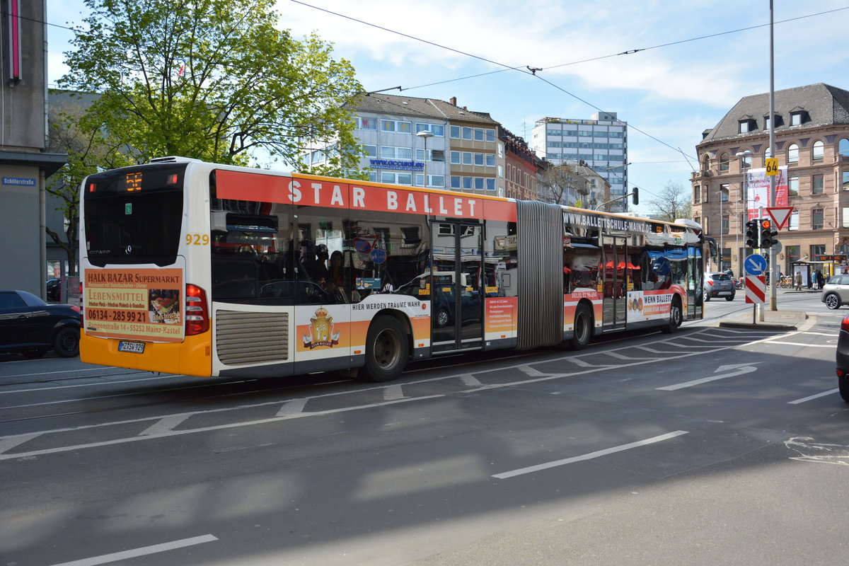 Am 21.04.2016 fährt MZ-SW 929 auf der Linie 56. Aufgenommen wurde ein Mercedes Benz Citaro G II / Mainz Innenstadt.

