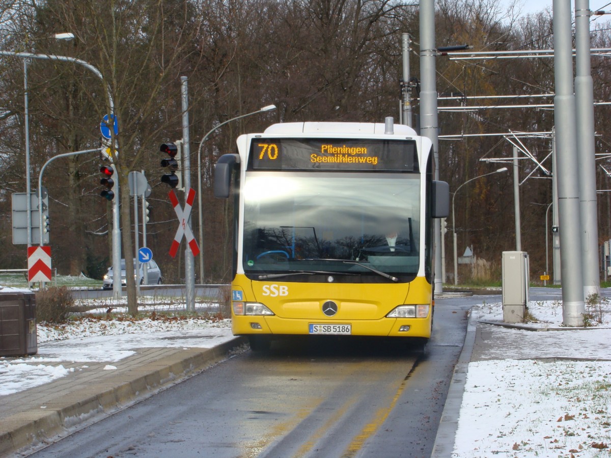 Am 22.11.2008 fuhr S-SB 5186 auf der Linie 70 nach Plieningen. Aufgenommen wurde ein Mercedes Benz Citaro Facelift an der Haltestelle Stuttgart, Ruhbank/Fernsehturm. 