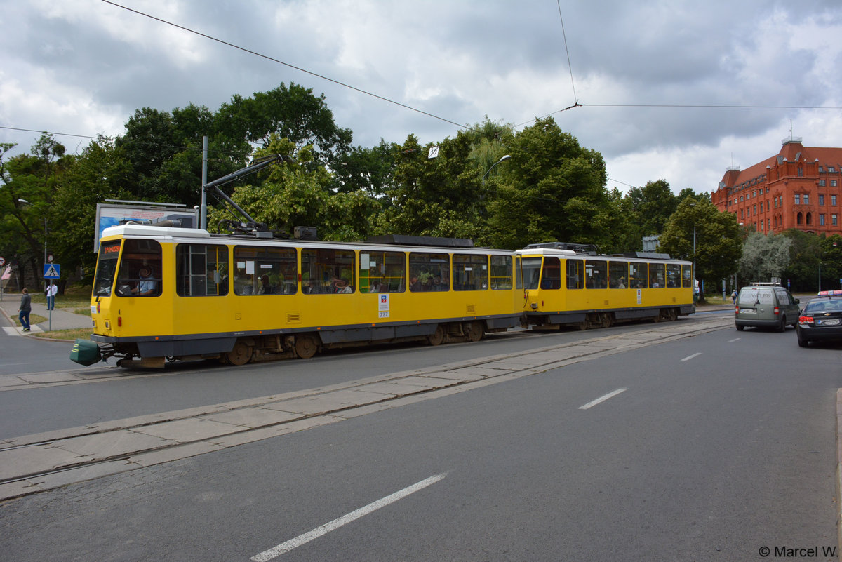Am 23.06.2018 fuhr diese Tatra Tatra T6A2D  227  auf der Linie 3 durch Stettin. 