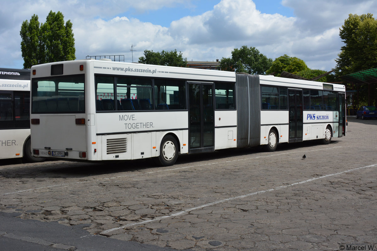 Am 23.06.2018 wurde dieser Mercedes Benz O407 G (ZS-699HJ) am Hauptbahnhof in Stettin gesichtet. 