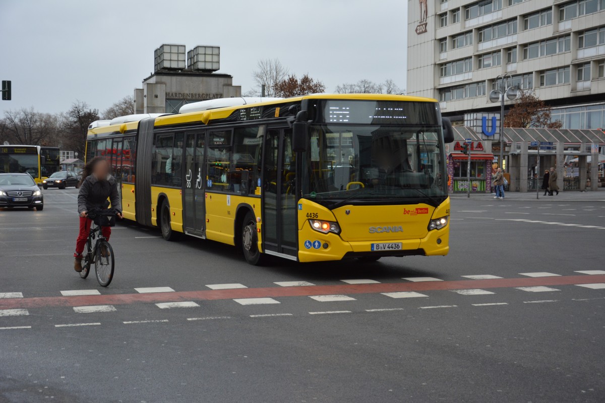 Am 24.12.2014 fährt B-V 4436 (Scania Citywide) auf der Linie M49 nach Staaken. Berlin Zoologischer Garten. 