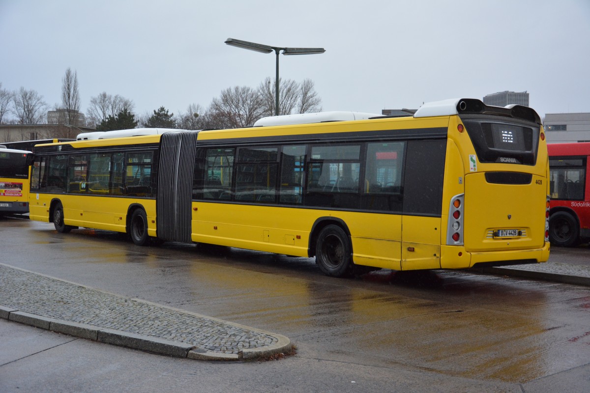 Am 24.12.2014 steht B-V 4428 an der Hertzallee in Berlin. Aufgenommen wurde ein Scania Citywide.