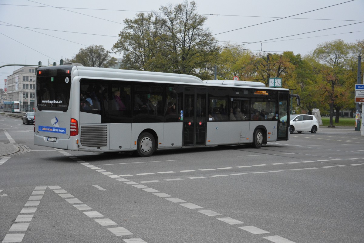 Am 25.10.2014 fhrt P-AV 430 auf der Linie 612. Aufgenommen wurde ein Mercedes Benz O530 Low Entry , Potsdam Platz der Einheit.