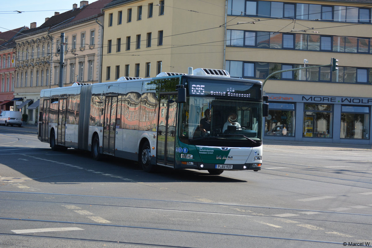 Am 26.07.2018 fuhr P-AV 937 auf der Linie 695 durch Potsdam. Aufgenommen wurde ein MAN Lion's City G / Potsdam, Platz der Einheit. 