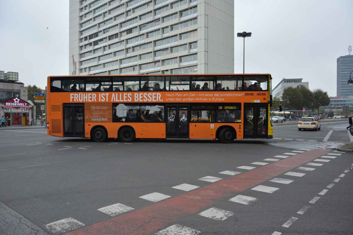 Am 30.10.2014 ist B-V 3267 (MAN Lion's City DD) unterwegs auf der Linie 200 zwischen Berlin Zoo und Berlin Gedchtniskirche.
