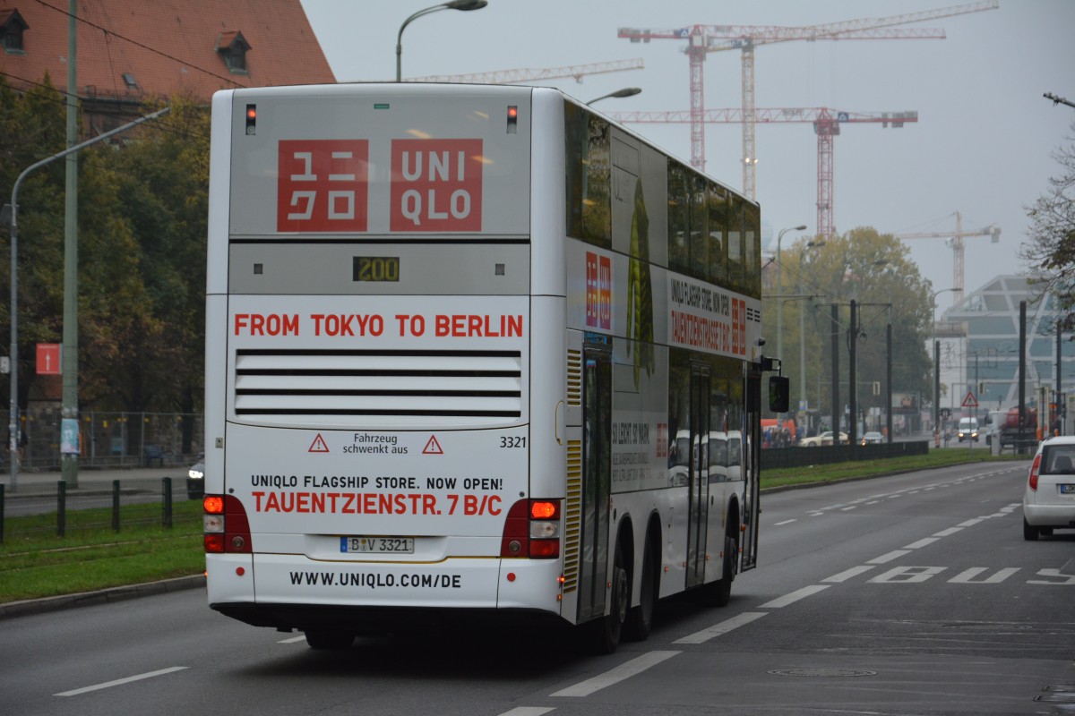 Am 30.10.2014 ist B-V 3321 (MAN Lion's City DD) unterwegs auf der Linie 200 zwischen Berlin Alexanderplatz und Berlin Zoo.
