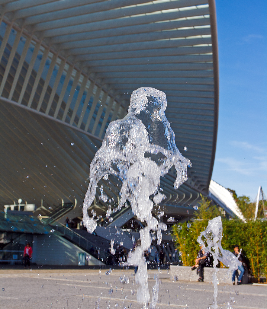 
An einem der Springbrunnen auf dem Bahnhofsvorplatz Liège-Guillemins am 18.10.2014.