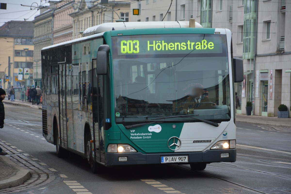 Aufgenommen am 07.02.2015 wurde P-AV 907 (Mercedes Benz Citaro) auf der Linie 603 zur Höhenstraße. Aufgenommen am Platz der Einheit in Potsdam.
