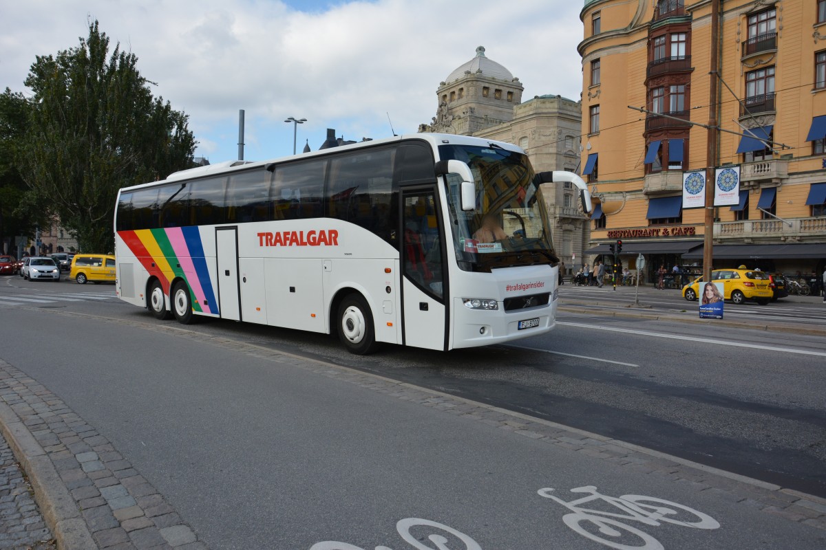 Aus Lettland kommt dieser Volvo 9700 mit dem Kennzeichen FJ-9700. Aufgenommen am 16.09.2014 Stockholm.
