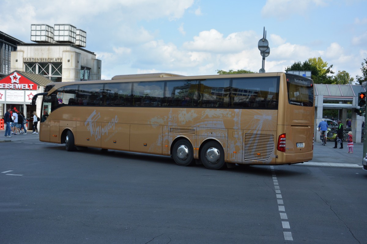 Aus Polen kommt dieser Mercedes Benz Tourismo (WU 88194). Aufgenommen am 21.08.2014 , Berlin Zoologischer Garten.
