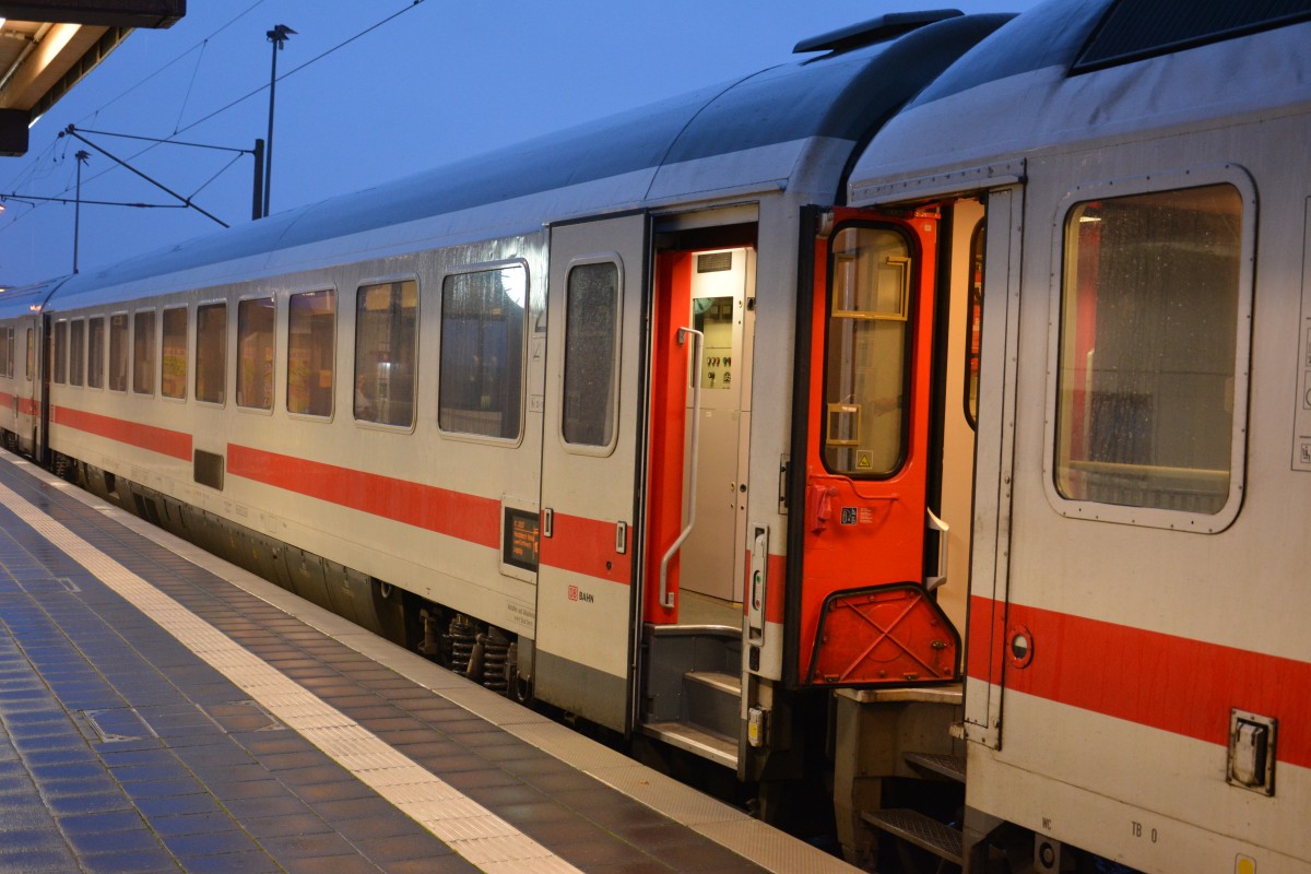 Außenaufnahme vom Bvmsz im Bahnhof Norddeich Mole. Aufgenommen am 07.10.2014.