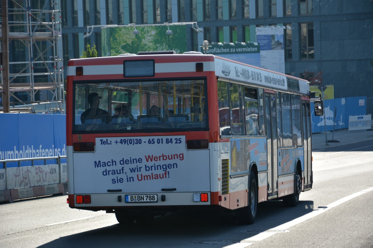 B-BN 788 fährt am 18.07.2015 für die S-Bahn Berlin Schienenersatzverkehr. Aufgenommen wurde ein Mercedes Benz O405 / Berlin Rahel-Hirsch-Straße.
