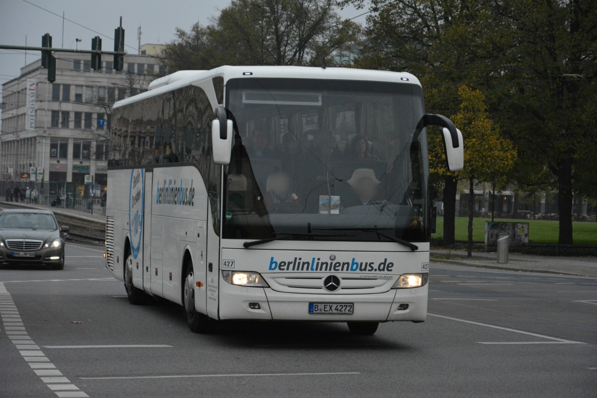 B-EX 4272 (Mercedes Benz Tourismo) fhrt am 25.10.2014 durch Potsdam. Aufgenommen am Platz der Einheit.