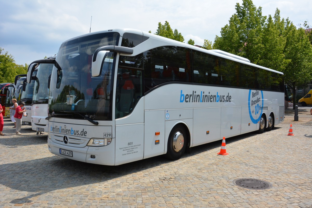 B-EX 429 (Mercedes Benz Tourismo) steht am 18.07.2015 auf dem Bassinplatz in Potsdam.
