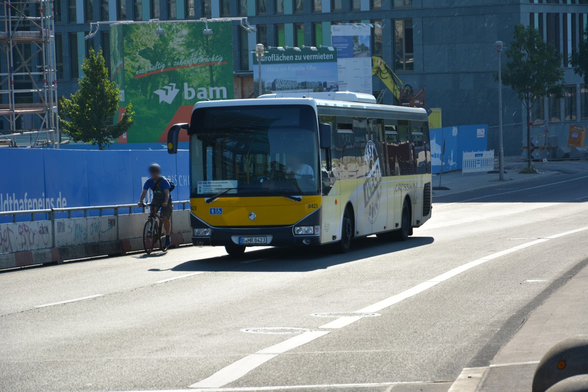 B-HR 8423 fährt am 18.07.2015 für die S-Bahn Berlin Schienenersatzverkehr. Aufgenommen wurde ein Irisbus Crossway / Berlin Rahel-Hirsch-Straße.
