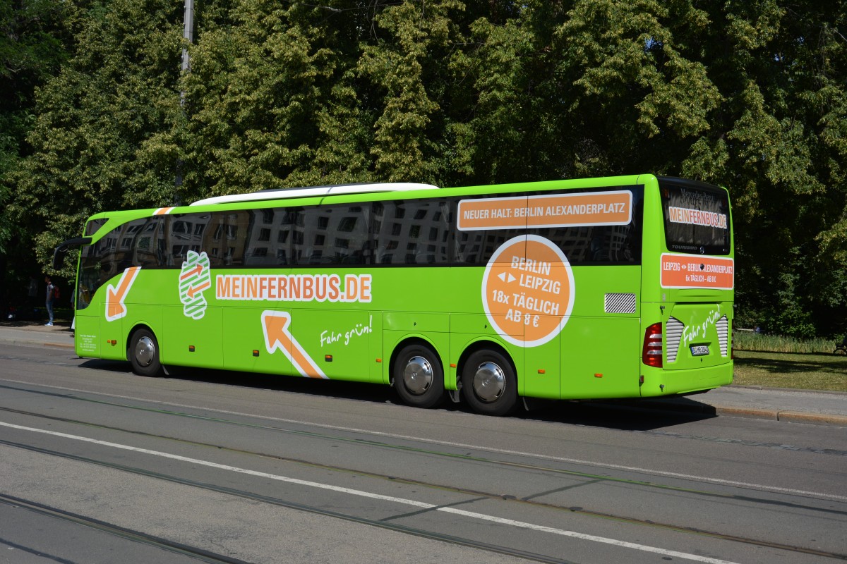 B-MB 2843 aus Berlin (Lenz Tour - Retour Reisen) steht an der Fernbushaltestelle in Leipzig am Hbf.