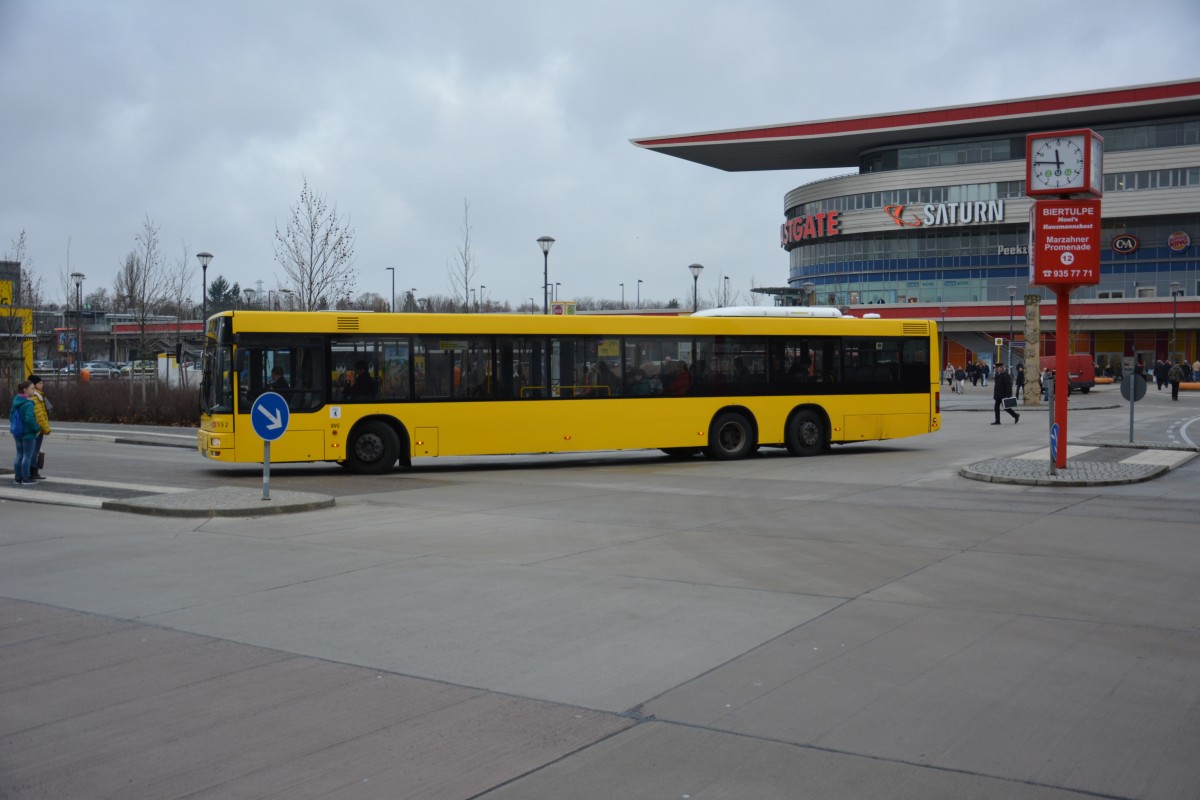 B-V 1552 ist am 17.01.2015 unterwegs auf der Linie 291/191. Aufgenommen am S-Bahnhof Berlin Marzahn.
