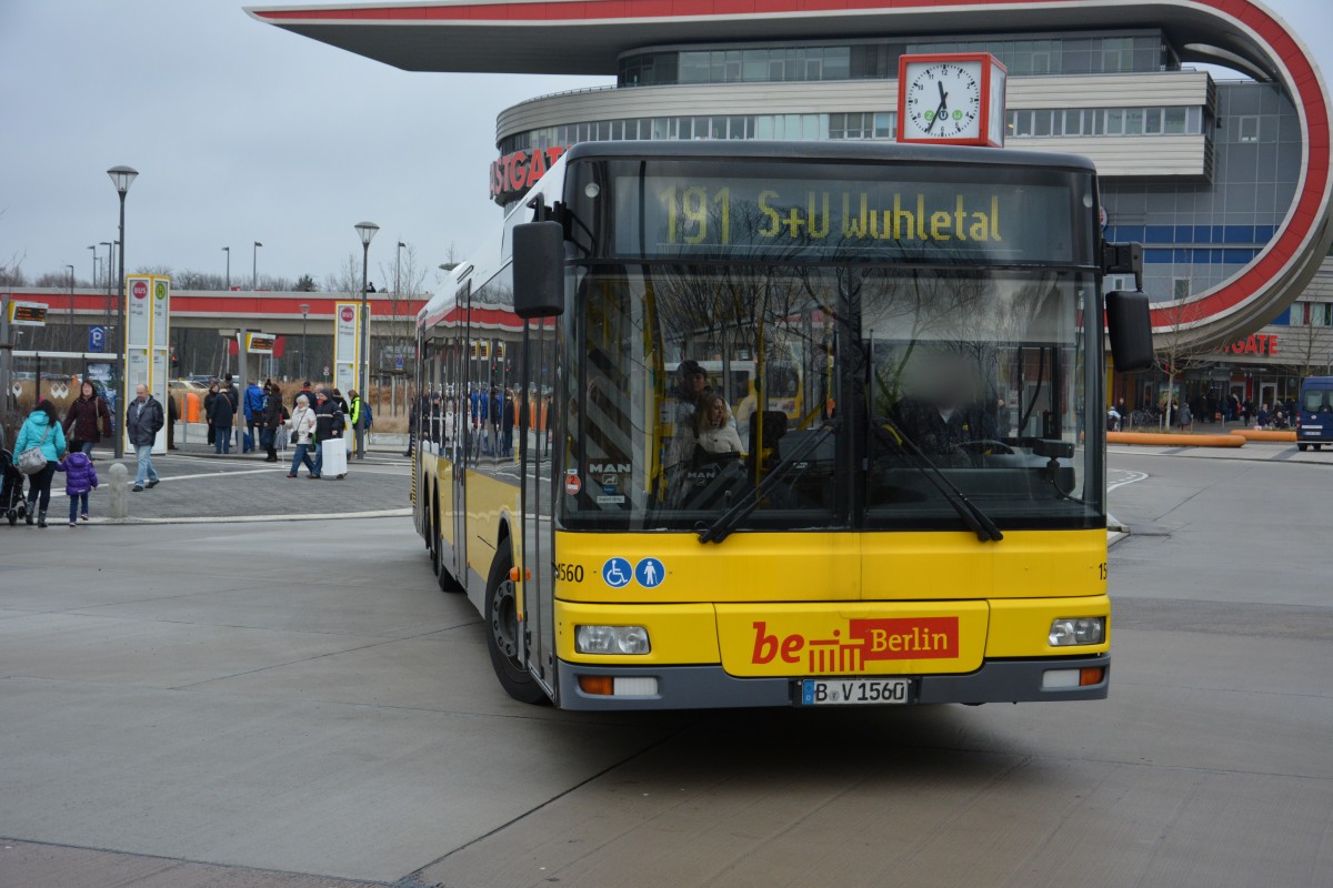 B-V 1560 (MAN) fährt am 17.01.2015 auf der Linie 191. Aufgenommen am S-Bahnhof Marzahn.