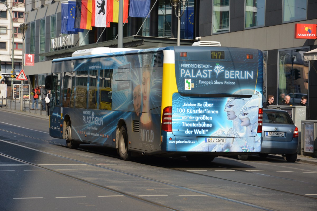 B-V 1678 (Mercedes Benz Citaro Facelift) fährt am 13.03.2015 auf der Linie 147 zum Hauptbahnhof in Berlin. Aufgenommen an der Friedrichstraße. 