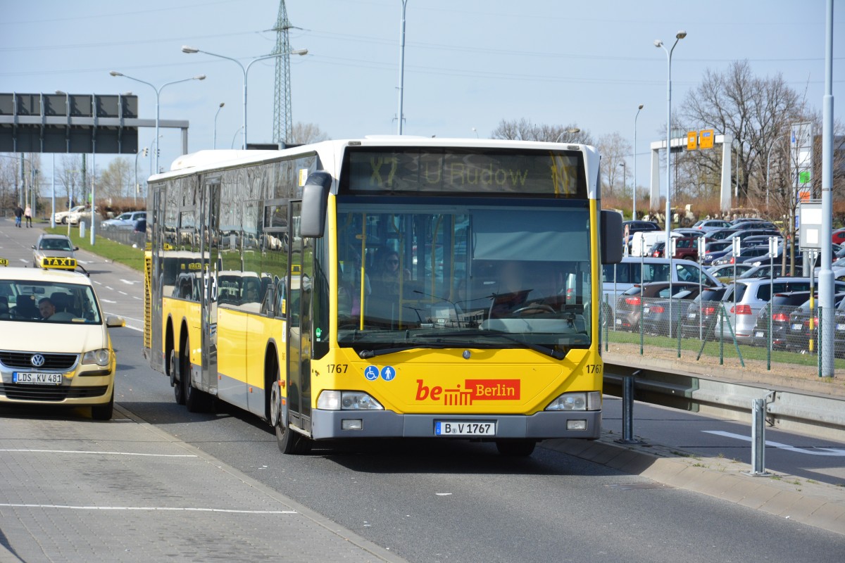 B-V 1767 fährt am 12.04.2015 auf der Linie X7. Aufgenommen wurde ein Mercedes Benz Citaro L / Schönefeld Flughafen. 