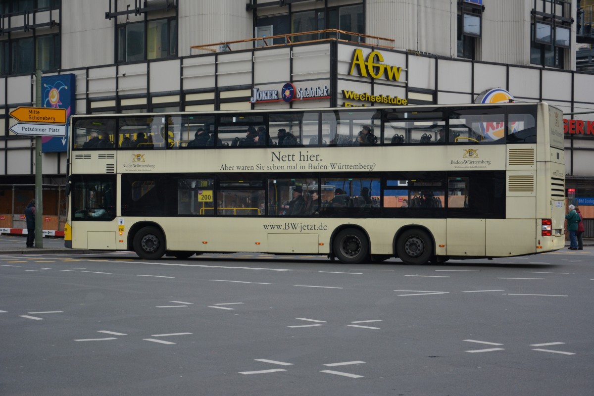 B-V 3266 fährt am 14.03.2015 auf der Linie 200. Aufgenommen wurde ein MAN Lion's City DD / Berlin Zoologischer Garten. 