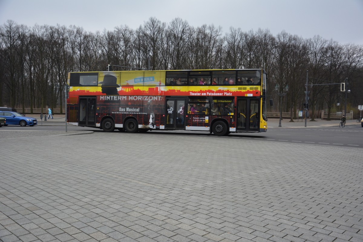 B-V 3278 fährt am 21.03.2015 auf der Linie M85 zum Hauptbahnhof in Berlin. Aufgenommen wurde ein MAN Lion's City DD / Berlin Brandenburger Tor. 