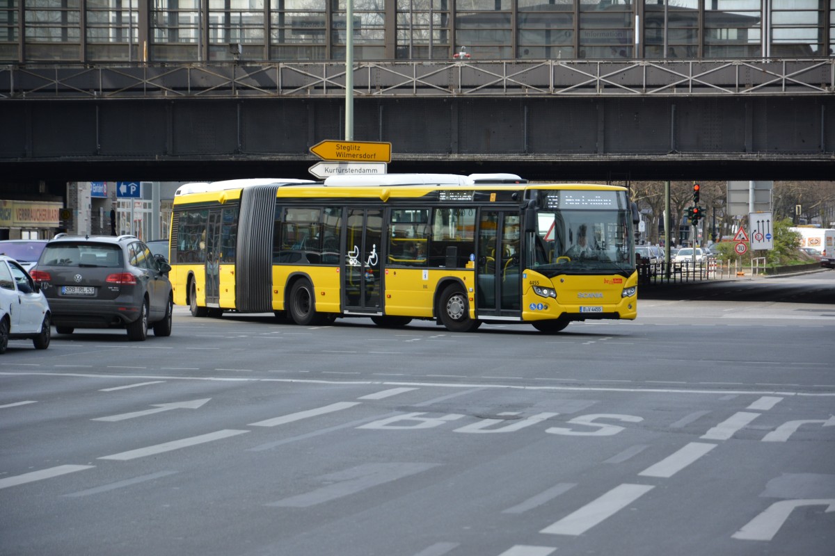B-V 4455 fährt am 11.04.2015 auf der Linie X9. Aufgenommen wurde ein Scania Citywide / Berlin Zoologischer Garten. 