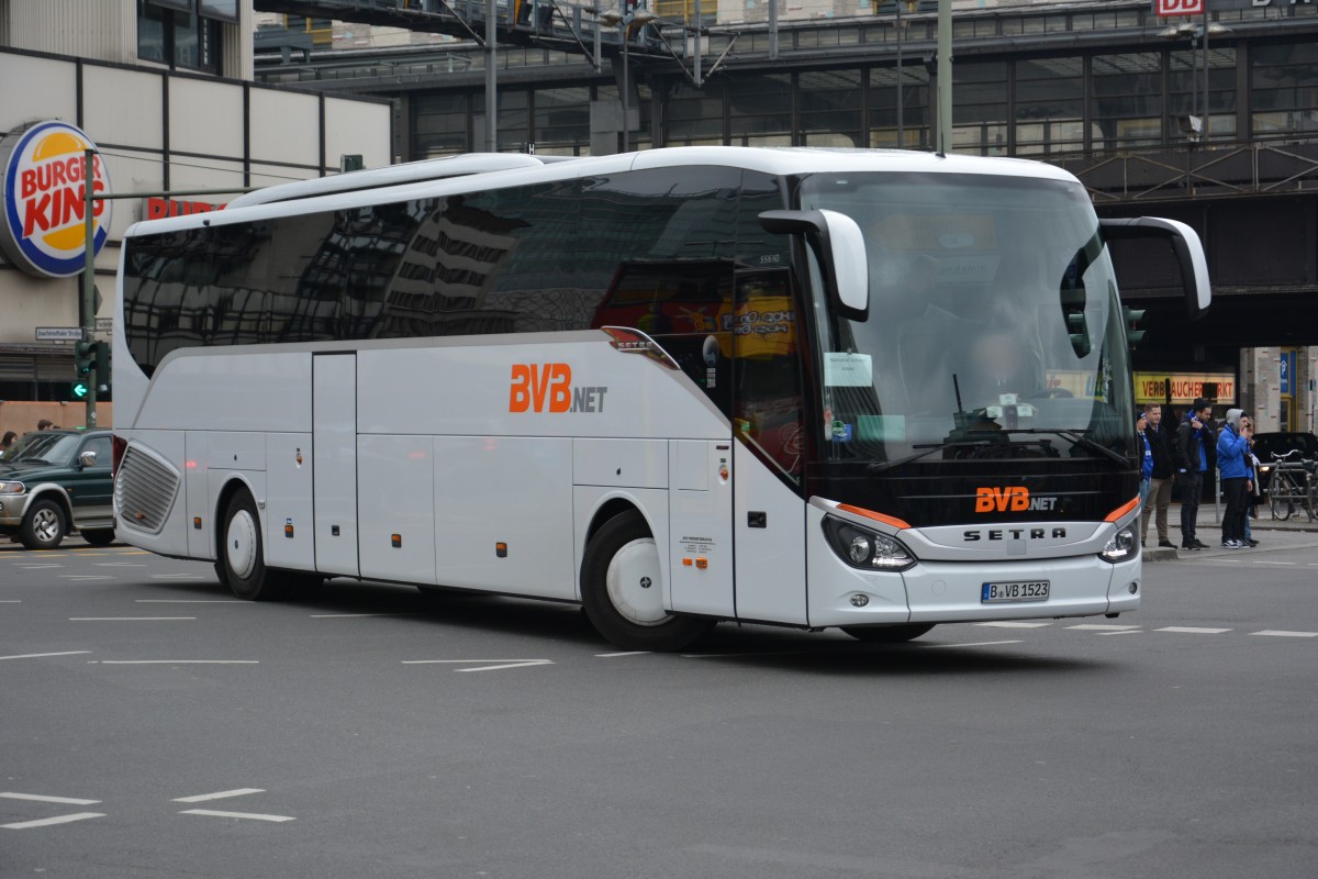 B-VB 1523 (Setra S 516 HD) fährt am 14.03.2015 Richtung Berlin Zoologischer Garten. Aufgenommen am Hardenbergplatz Berlin. 