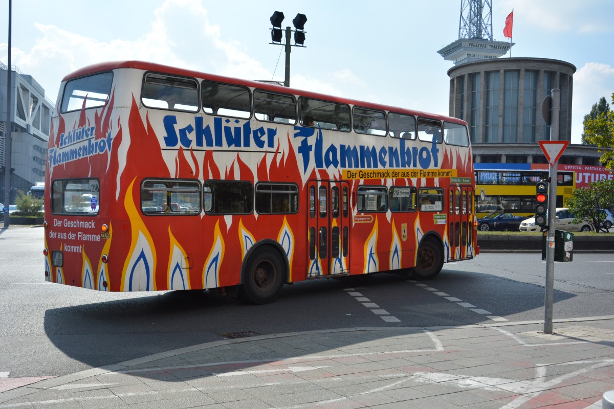 B-Z 2329H (Büssing DE 71) fährt am 04.09.2015 auf der Linie 218 zur Pfaueninsel. Aufgenommen am ZOB in Berlin.