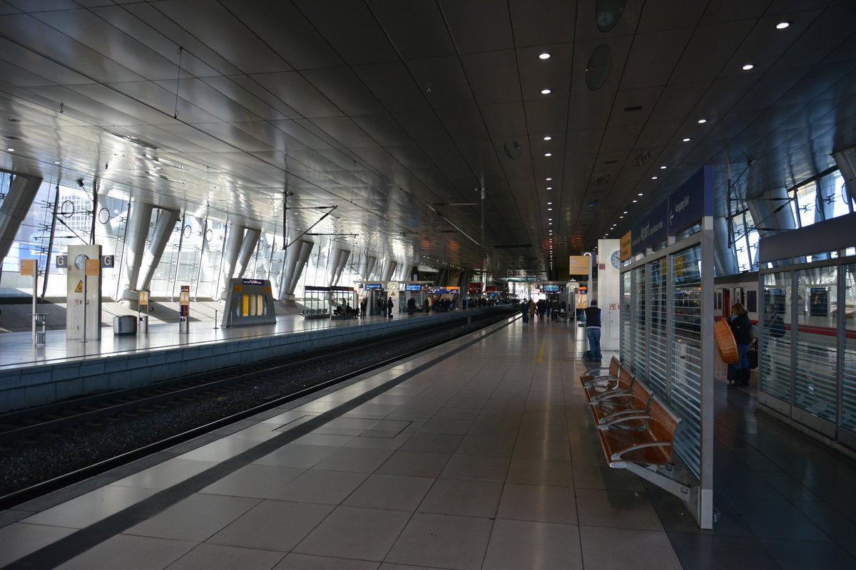 Bahnhof Frankfurt Flughafen Fernbahnhof. Aufgenommen am 20.04.2016.
