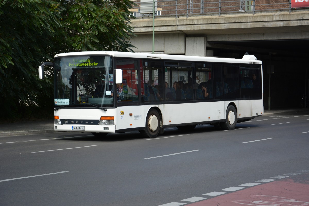 BAR-BR 65 fährt SEV am 16.08.2014. Aufgenommen am Ostbahnhof Berlin.