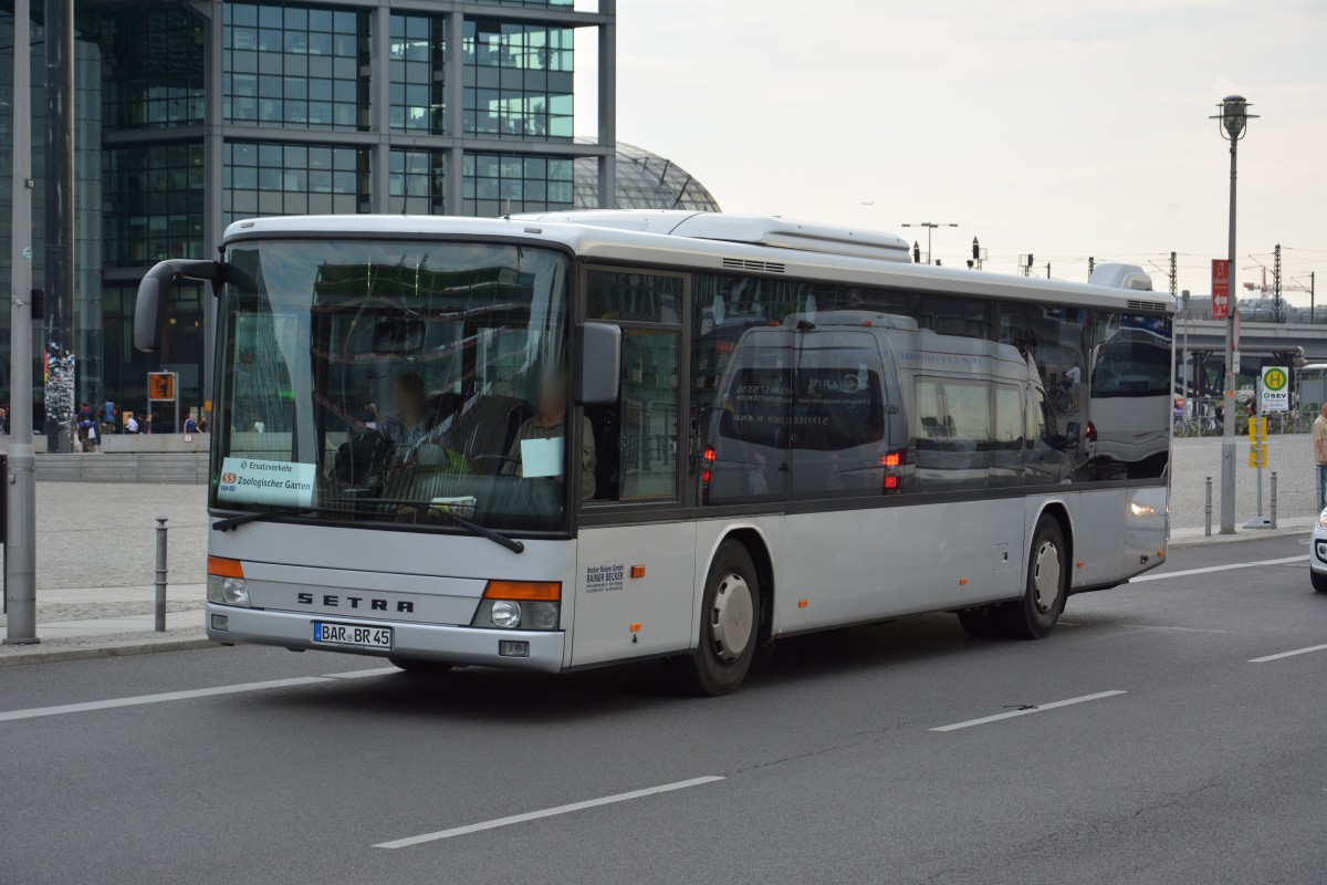 BAR-KB 45 auf SEV fahrt am 15.07.2014 an der Haltestelle Berlin Hautbahnhof.