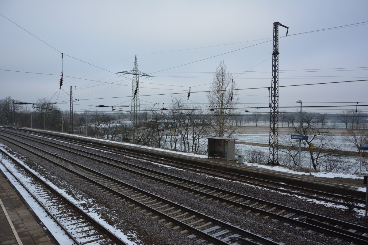 Blick auf den Bahnhof Saarmund am 06.02.2015.