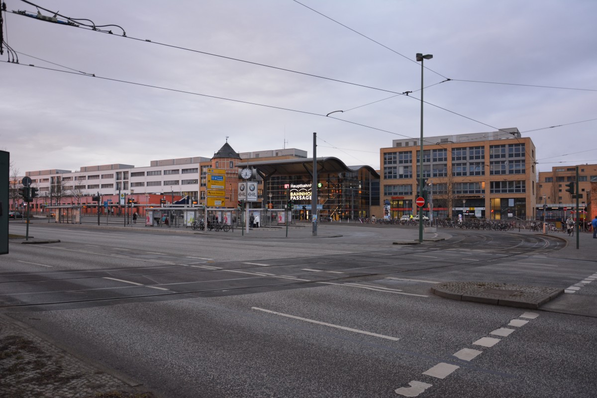 Blick auf den Busbahnhof Potsdam Hauptbahnhof. Aufgenommen am 01.03.2015.