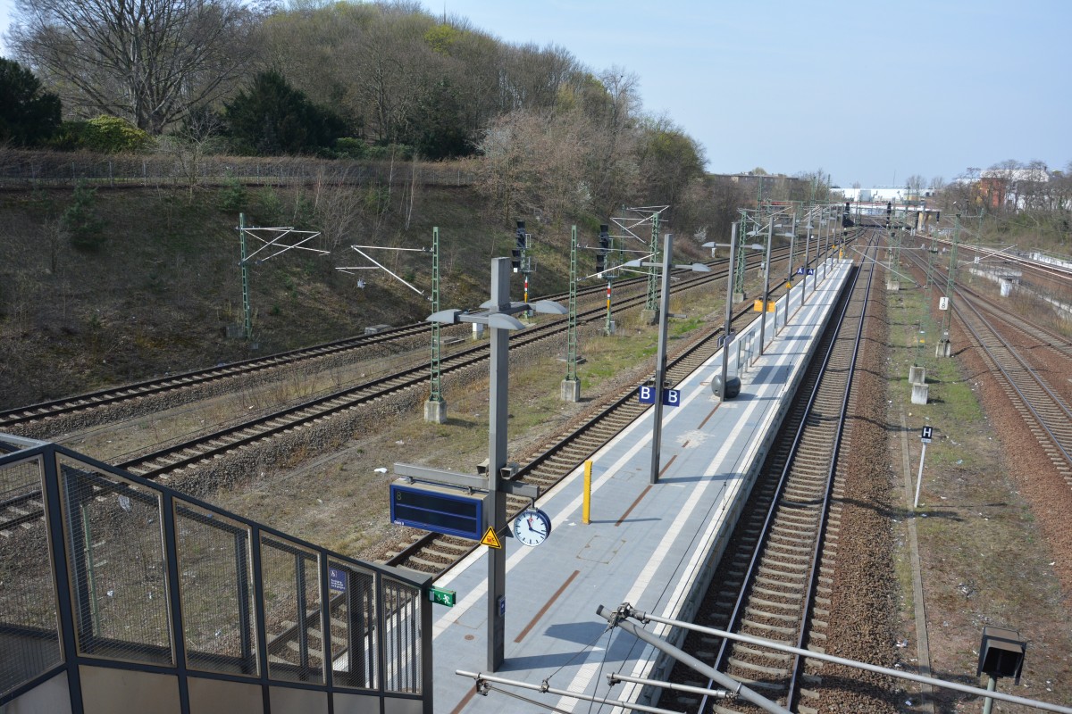 Blick auf Gleis 8 des Bahnhof Berlin Gesundbrunnen am 11.04.2015.