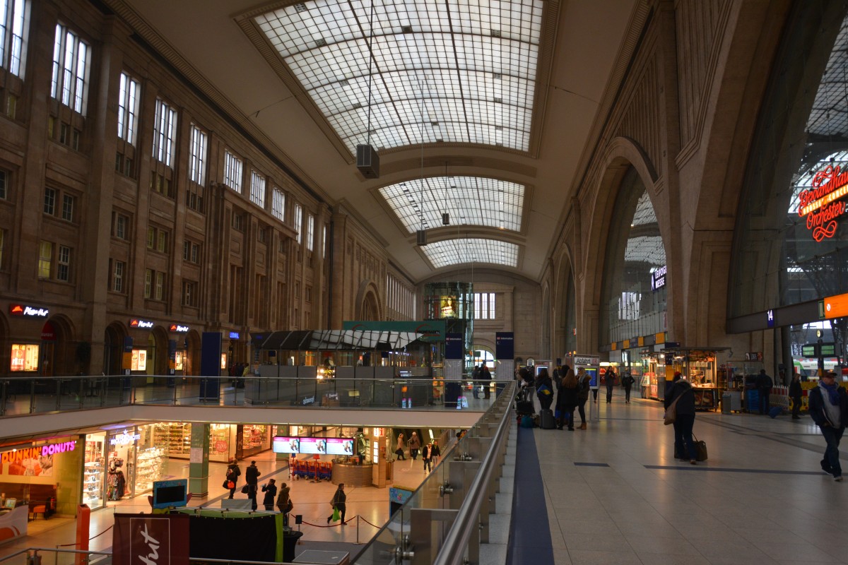 Blick in die Bahnhofshalle Leipzig Hauptbahnhof. 