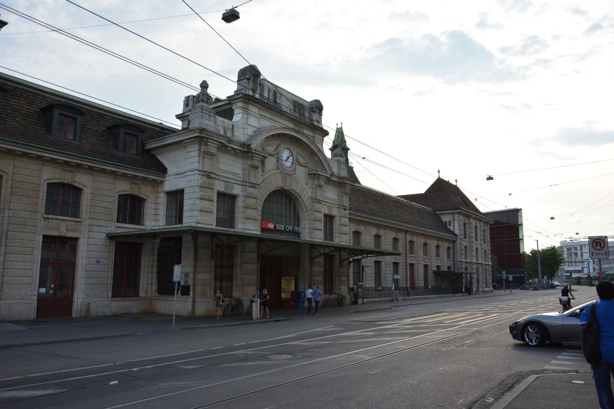 Blick zum Bahnhof Basel SBB. Aufgenommen am 07.06.2015.
