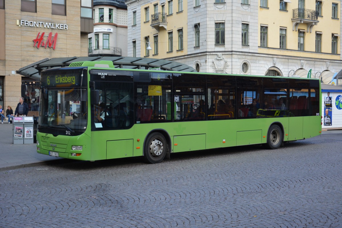 BOT 963 steht am 10.09.2014 im Stadtkern von Uppsala.
