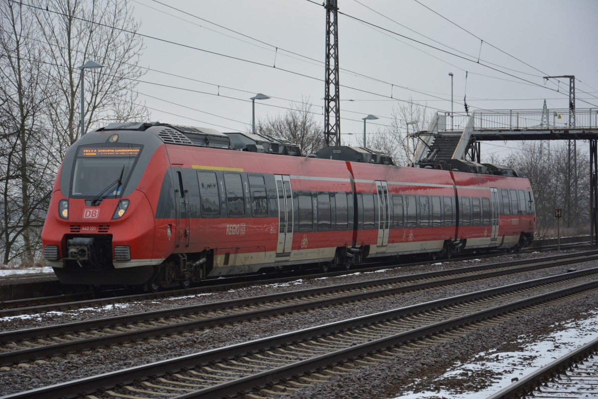 BR 442 (442 121) unterwegs am 06.02.2015 auf der RB 22 (28811) nach Potsdam Griebnitzsee. Aufgenommen im Bahnhof Saarmund.
