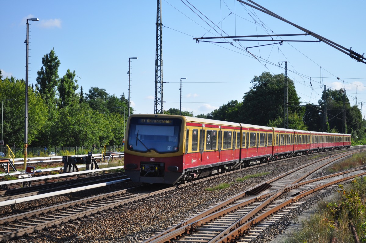 BR 481 der S-Bahn Berlin unterwegs auf der Linie S7 nach Ahrensfelde. Aufgenommen am 11.08.2013 Berlin Wannsee.