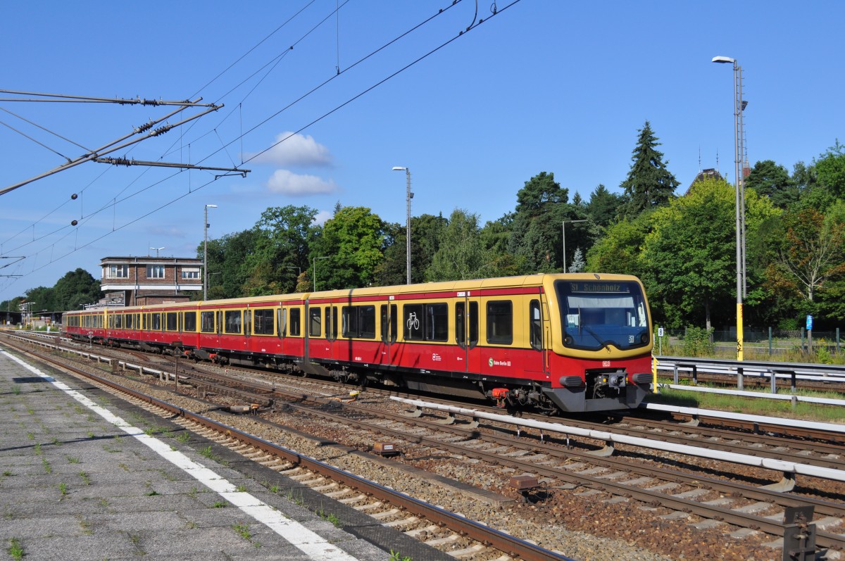 BR 481 der S-Bahn Berlin unterwegs auf der Linie S1 nach Schönholz. Aufgenommen am 11.08.2013 Berlin Wannsee.