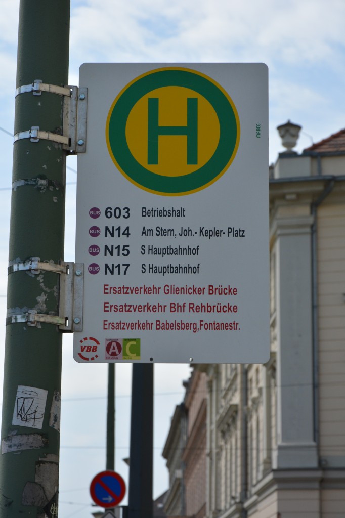 Bushaltestelle, Potsdam Platz der Einheit. Aufgenommen am 09.05.2015.