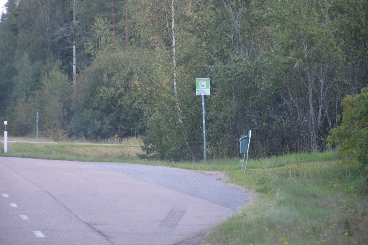 Bushaltestelle Slytan (zwischen Eskilstuna und Malmköping) wurde am 17.09.2014 aufgenommen.