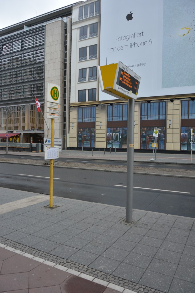 Bushaltestelle S+U Bahnhof Potsdamer Platz. Aufgenommen am 14.03.2015.
