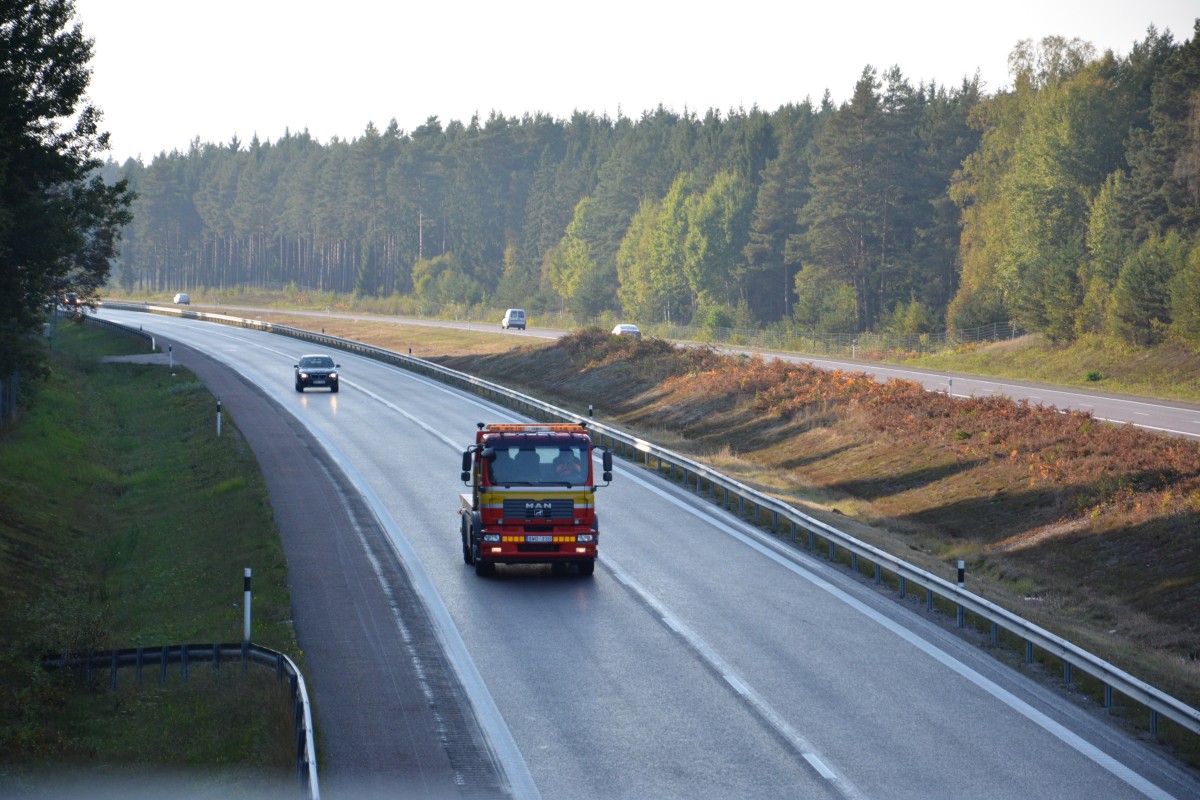 BWO 330 (MAN Abschlepptruck) bei der Durchfahrt Jnker E4 Richtung Nykping am 19.09.2014.