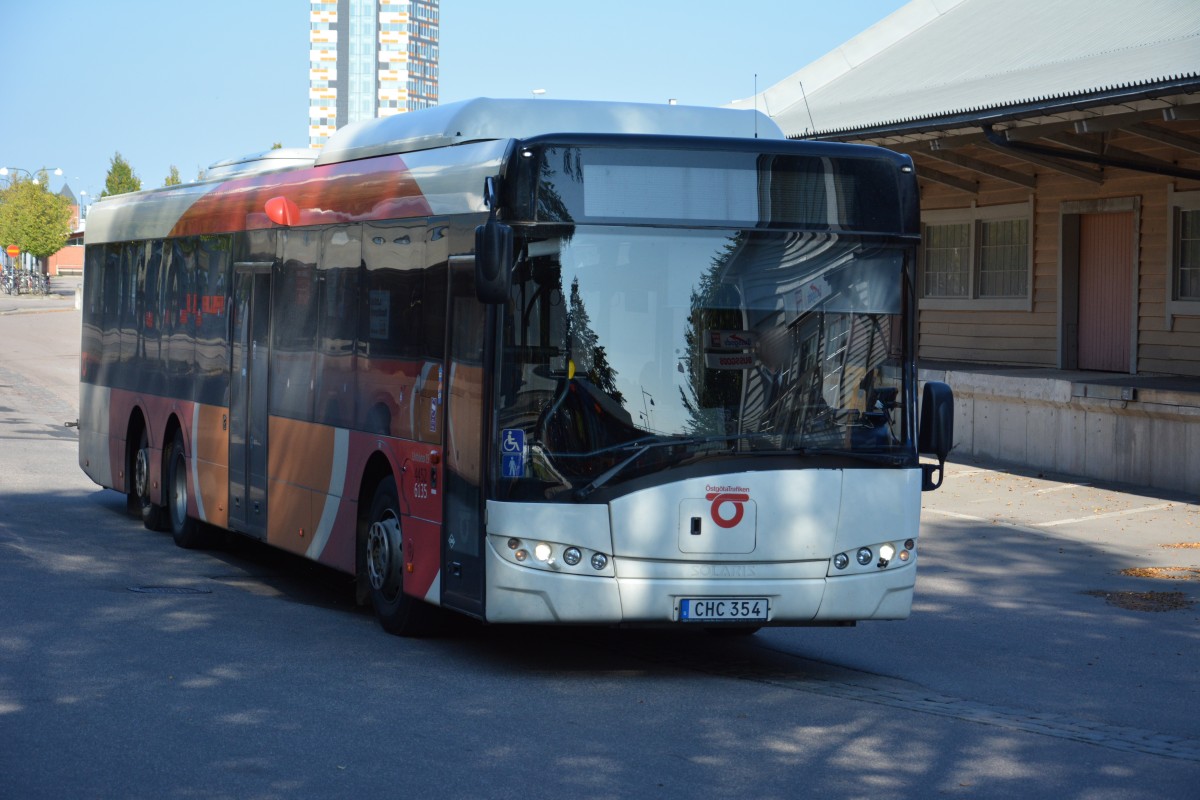 CHC 354 wartet auf seinen nächsten Einsatz am Hauptbahnhof Linköping am 11.09.2014.
